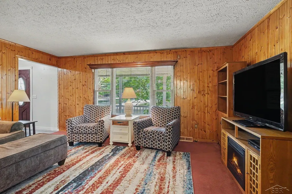 831 Mayflower Drive Saginaw Charter Township MI 48638