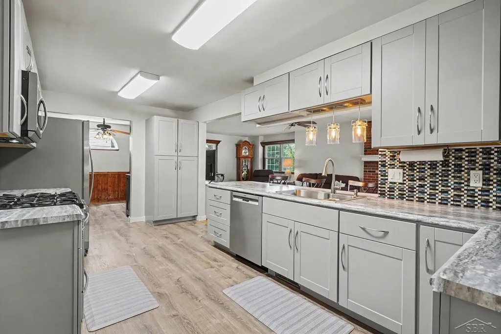 831 Mayflower Drive Saginaw Charter Township MI 48638