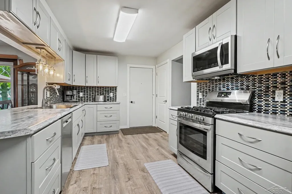 831 Mayflower Drive Saginaw Charter Township MI 48638