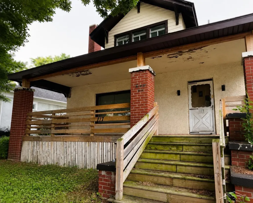 117 N Vanburen Street Bay City City MI 48708