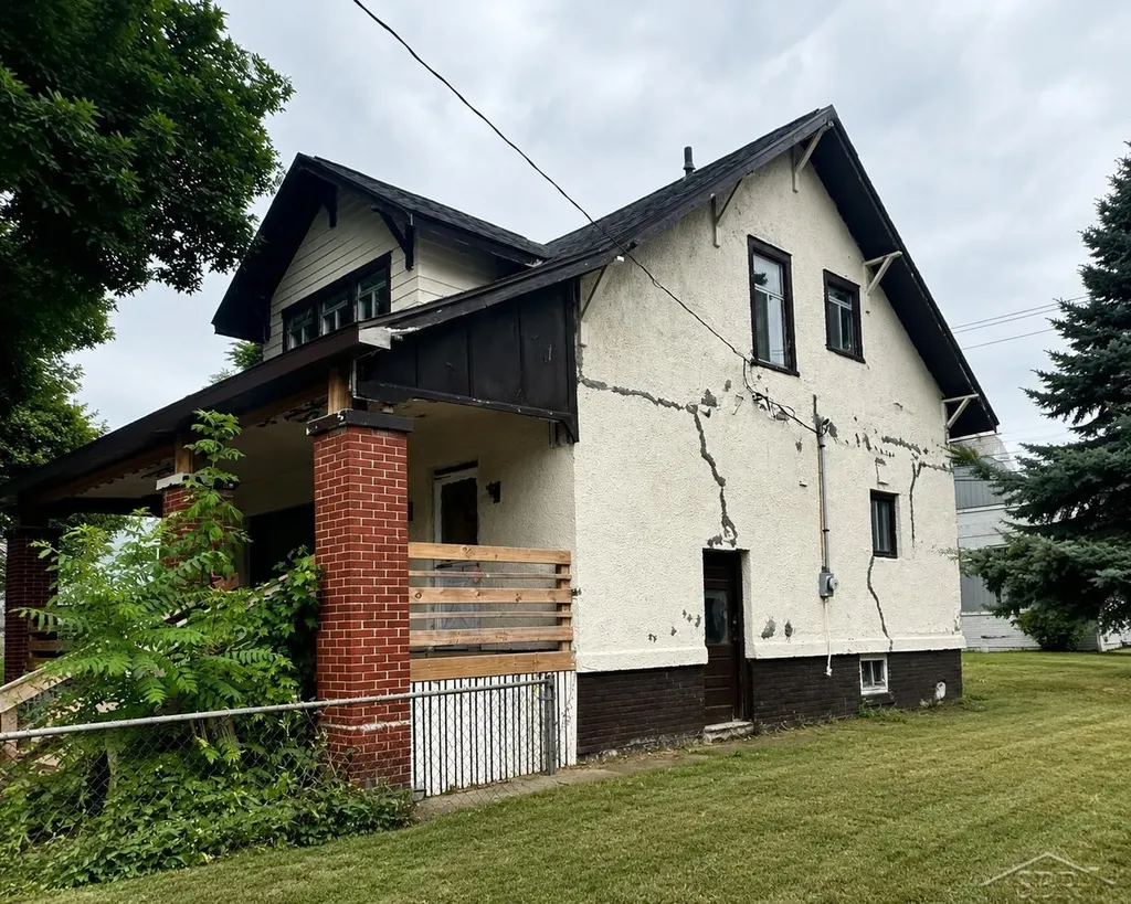 117 N Vanburen Street Bay City City MI 48708