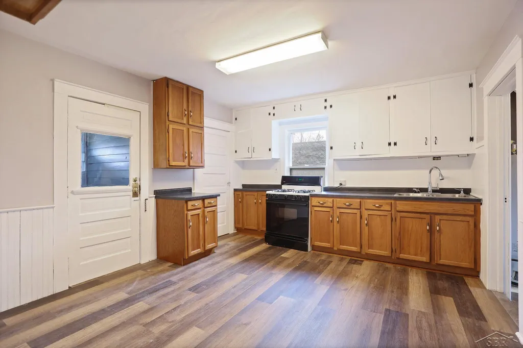 2502 Robinwood Avenue Saginaw City MI 48601