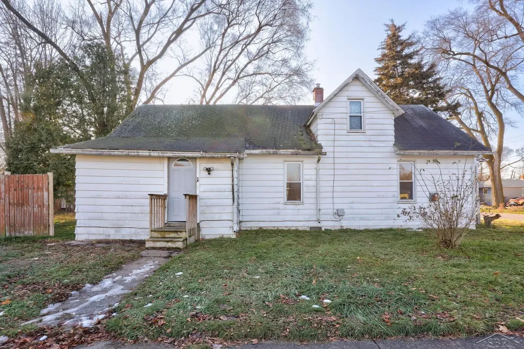 2502 Robinwood Avenue Saginaw City MI 48601