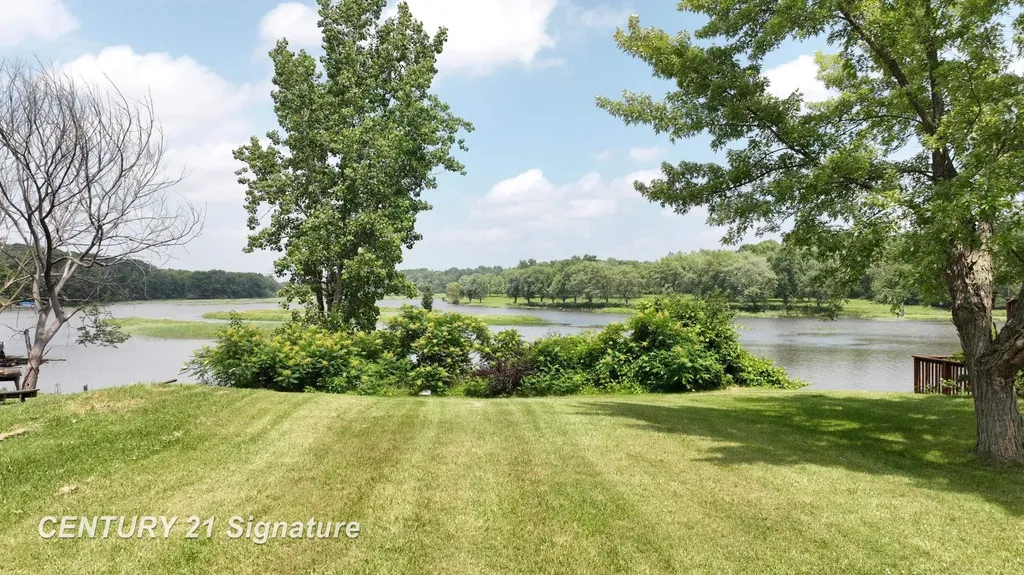 5848 N Lake Drive Edenville Township MI 48657