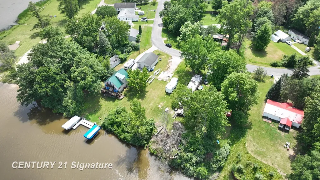 5848 N Lake Drive Edenville Township MI 48657