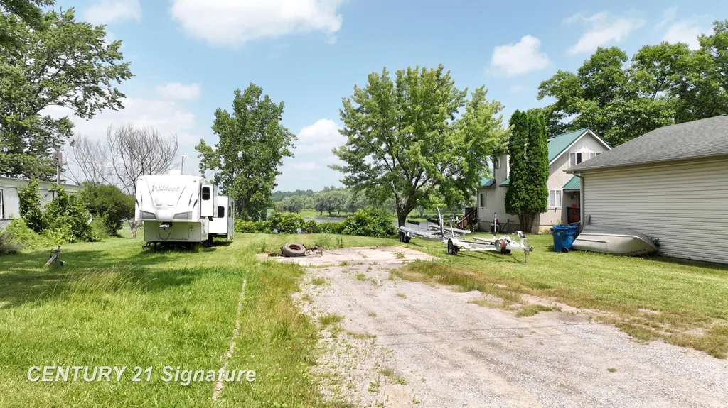 5848 N Lake Drive Edenville Township MI 48657