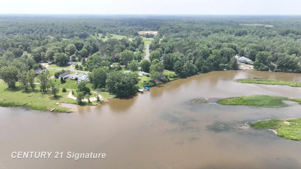5848 N Lake Drive Edenville Township MI 48657