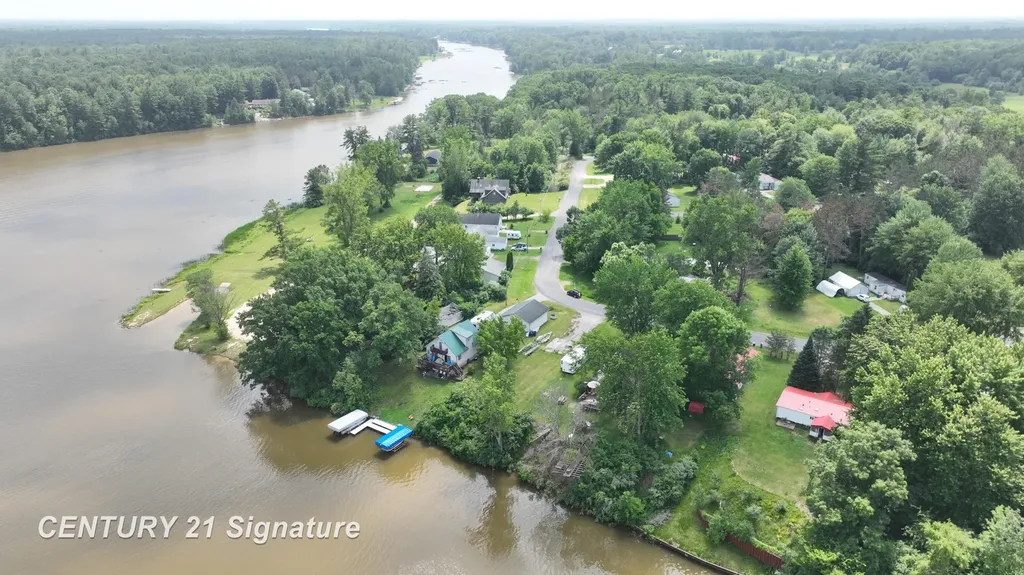 5848 N Lake Drive Edenville Township MI 48657