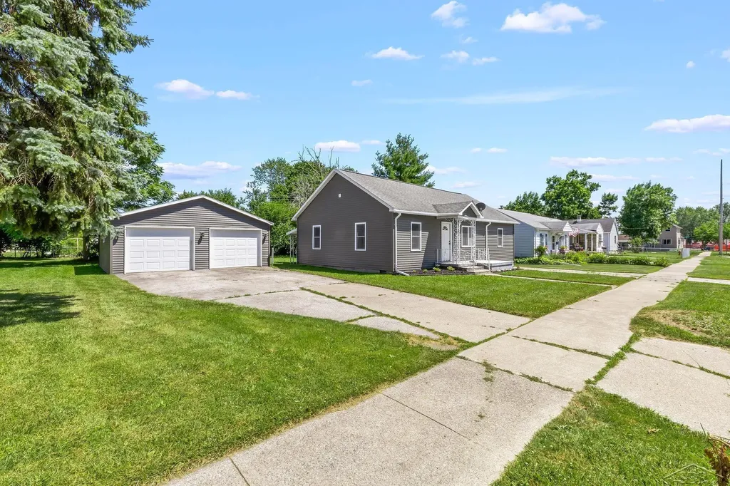 305 Braddock Street Bay City City MI 48708
