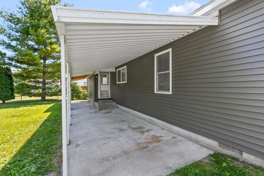 305 Braddock Street Bay City City MI 48708
