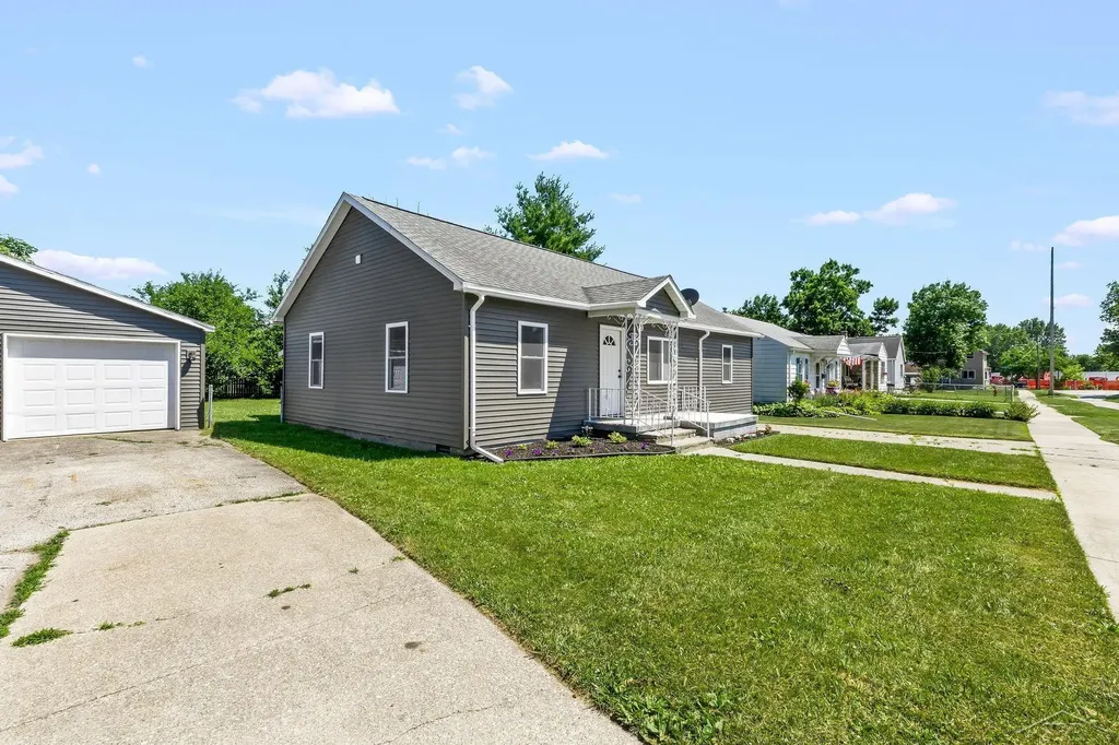 305 Braddock Street Bay City City MI 48708