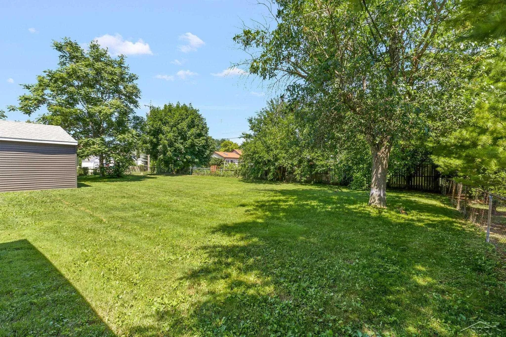 305 Braddock Street Bay City City MI 48708