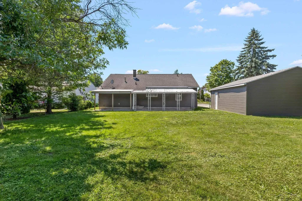 305 Braddock Street Bay City City MI 48708