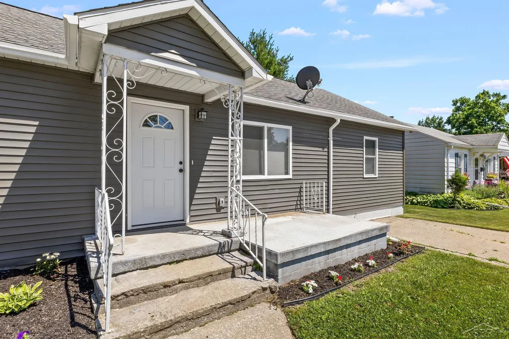 305 Braddock Street Bay City City MI 48708