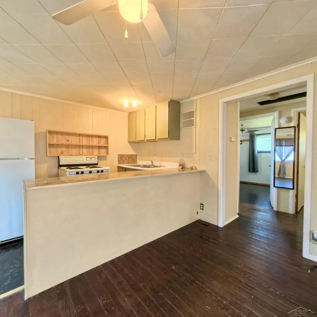 214 E Division Avenue Oscoda Charter Township MI 48750