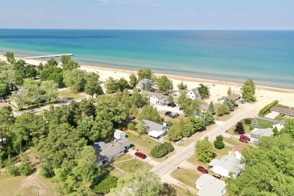 214 E Division Avenue Oscoda Charter Township MI 48750
