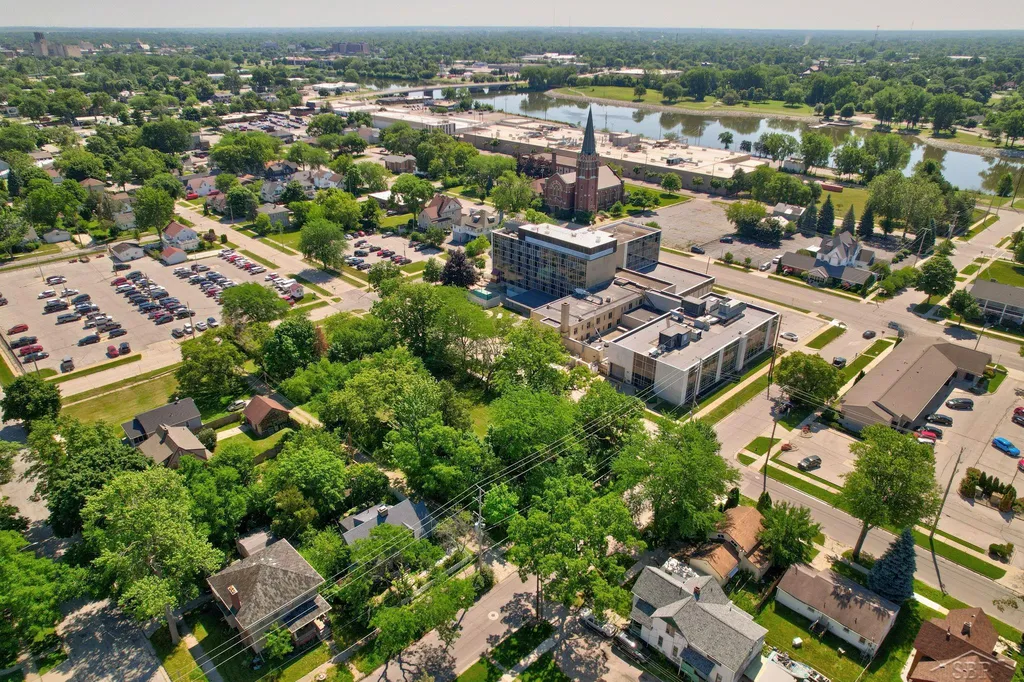 614 Madison Street Saginaw City MI 48602