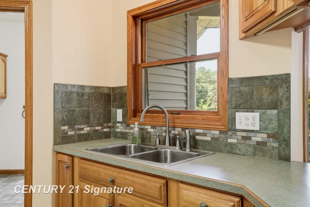 8605 Dixie Highway Birch Run Township MI 48415