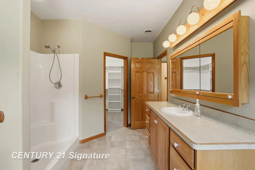 8605 Dixie Highway Birch Run Township MI 48415