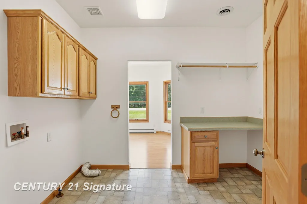 8605 Dixie Highway Birch Run Township MI 48415