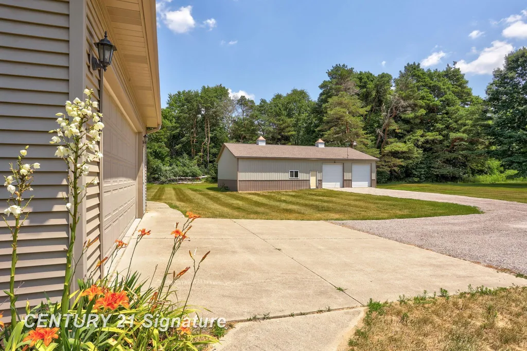 8605 Dixie Highway Birch Run Township MI 48415