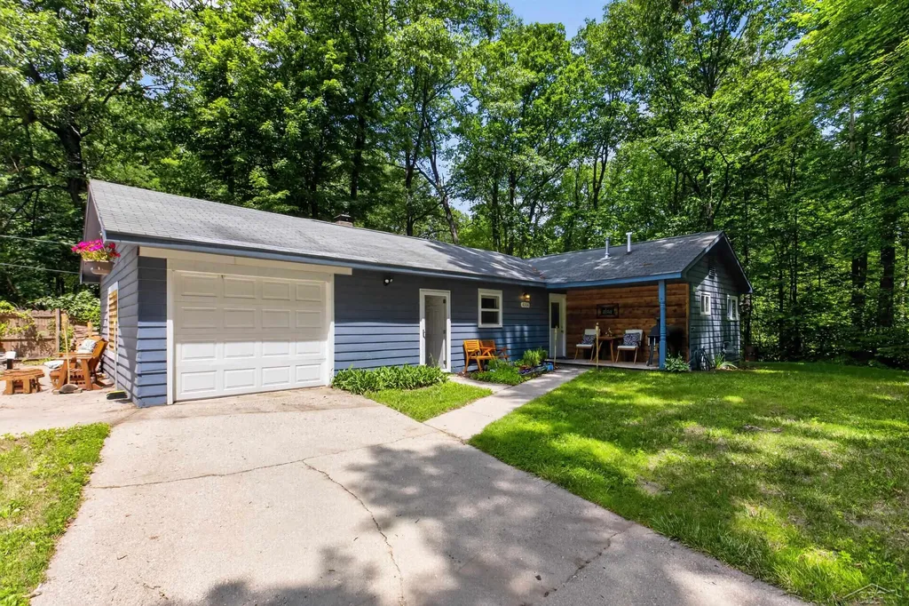 4350 E Arnold Lake Road Frost Township MI 48625