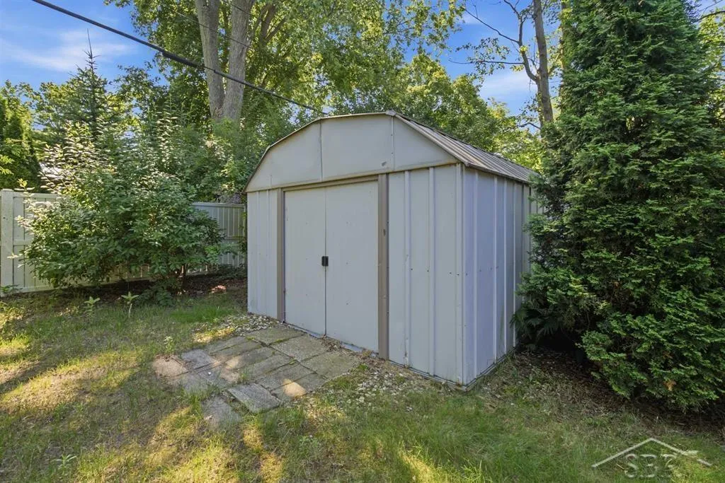 5108 Swede Avenue Midland City MI 48642