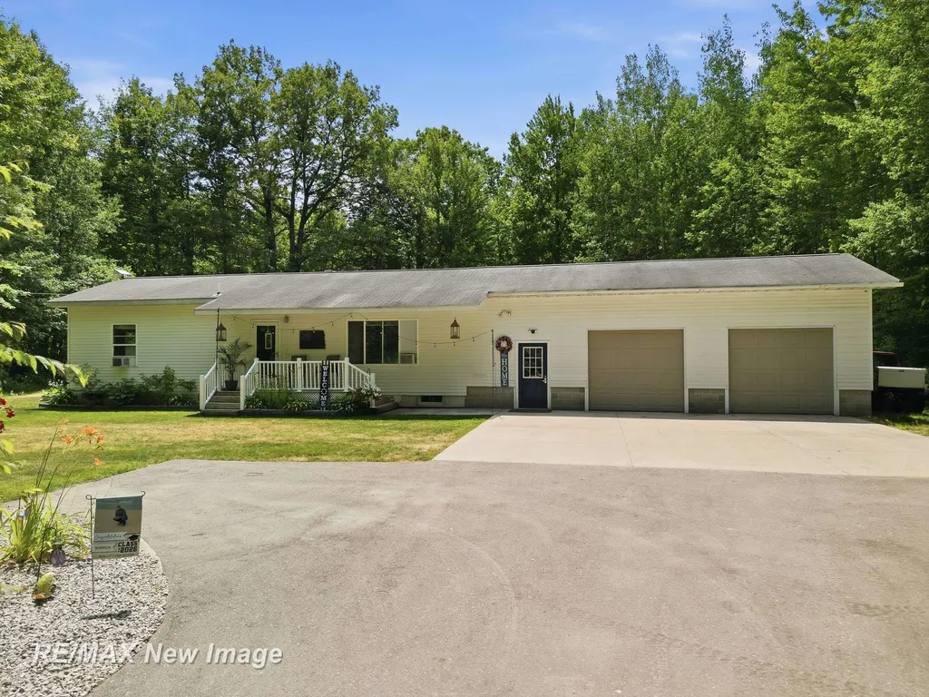 3829 155th Avenue Reed City City MI 49639