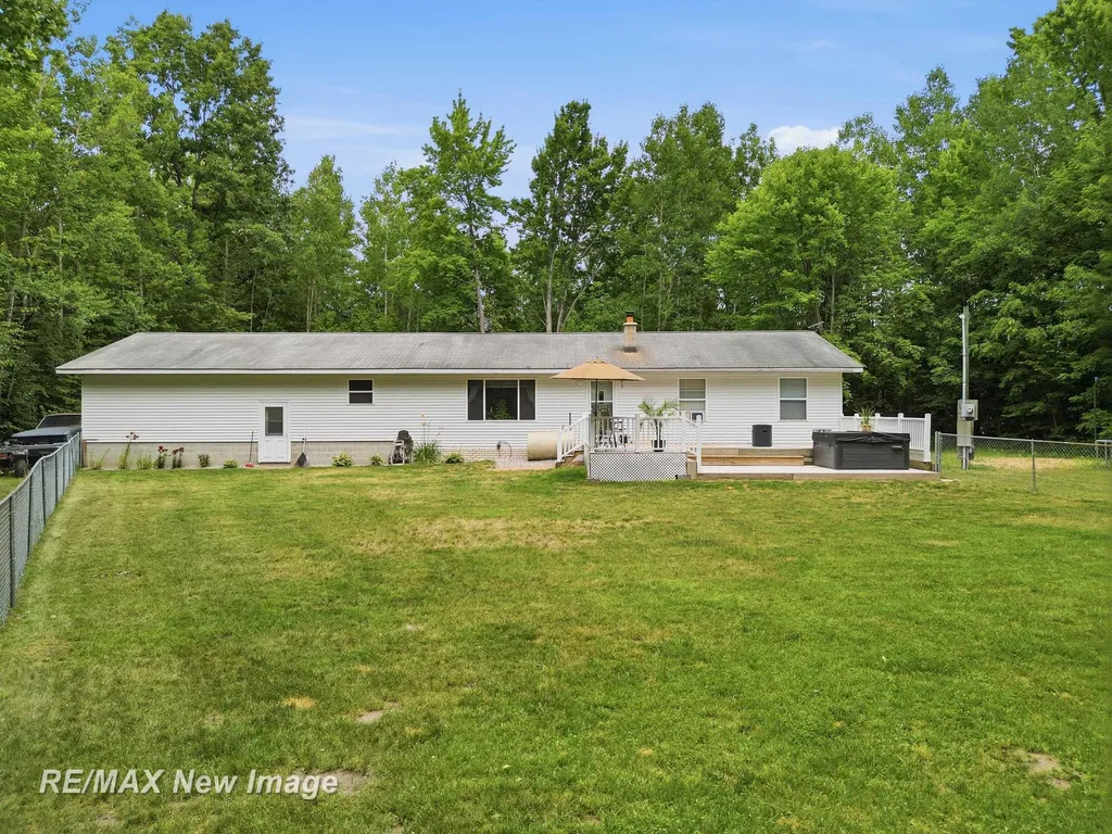 3829 155th Avenue Reed City City MI 49639