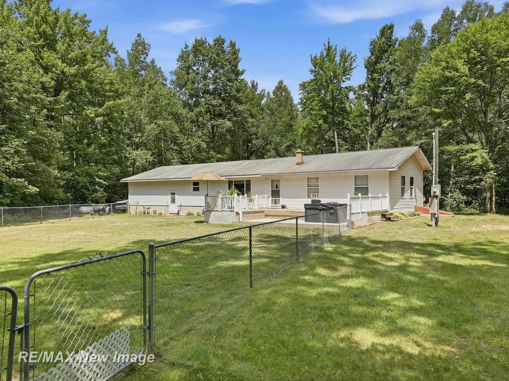 3829 155th Avenue Reed City City MI 49639