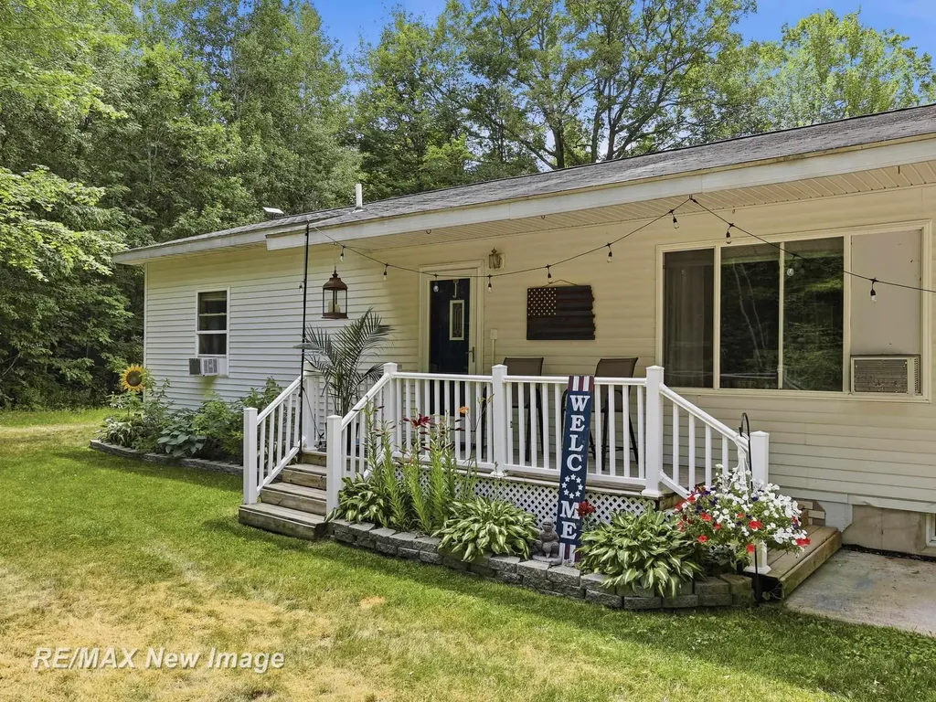 3829 155th Avenue Reed City City MI 49639