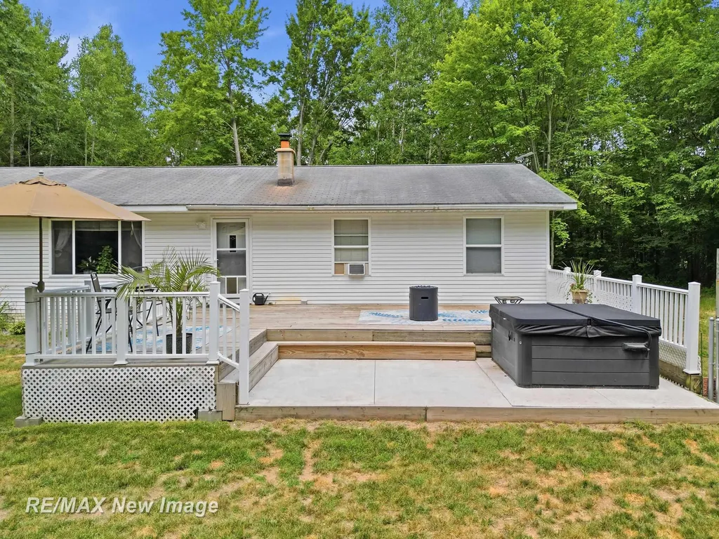 3829 155th Avenue Reed City City MI 49639