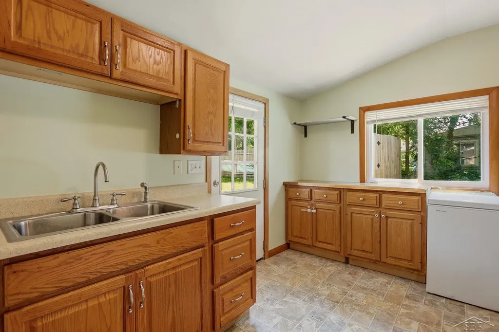 1177 S Poseyville Road Midland Charter Township MI 48640