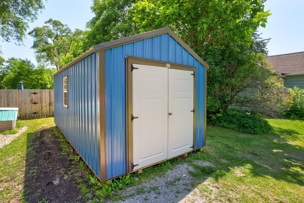 1177 S Poseyville Road Midland Charter Township MI 48640
