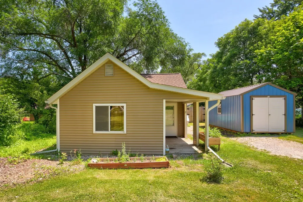 1177 S Poseyville Road Midland Charter Township MI 48640