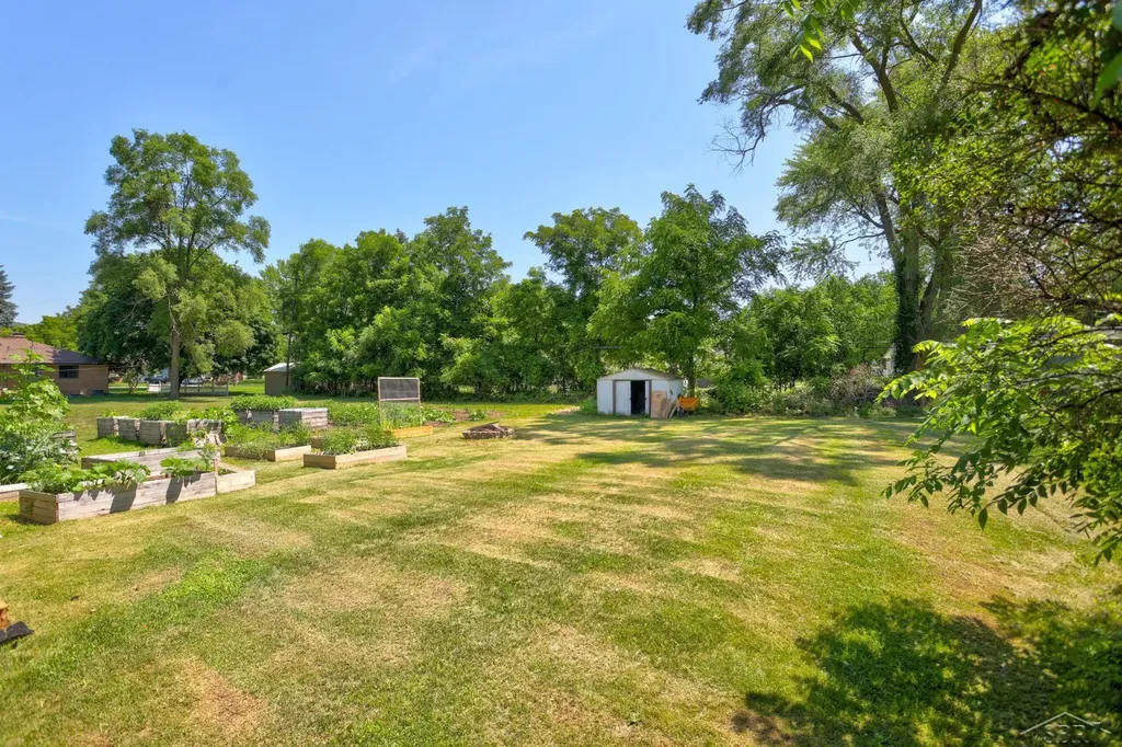 1177 S Poseyville Road Midland Charter Township MI 48640