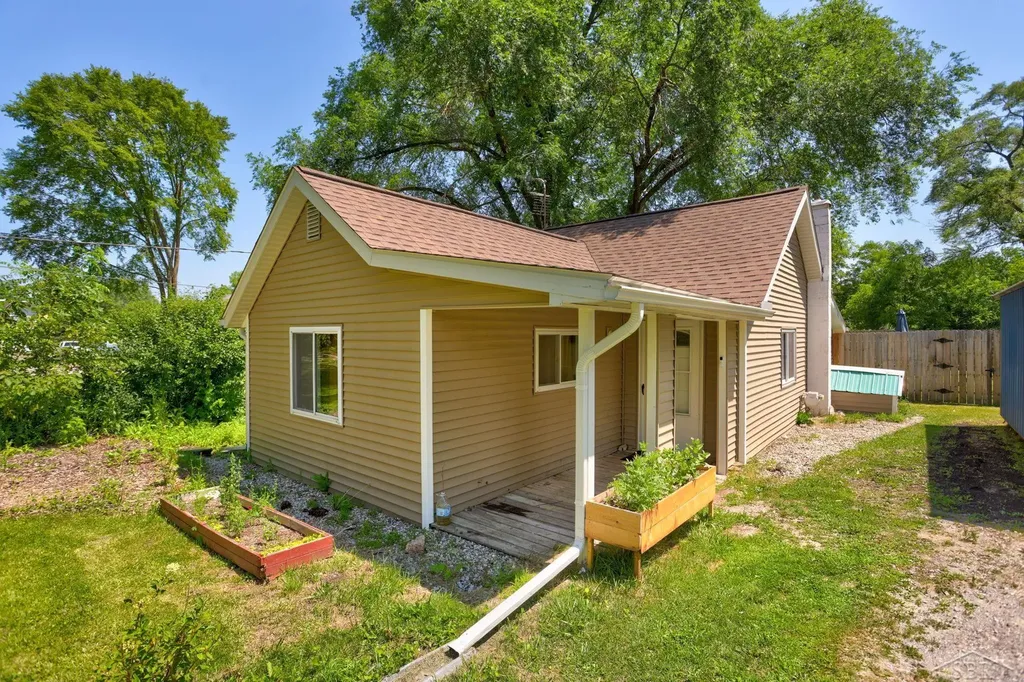 1177 S Poseyville Road Midland Charter Township MI 48640