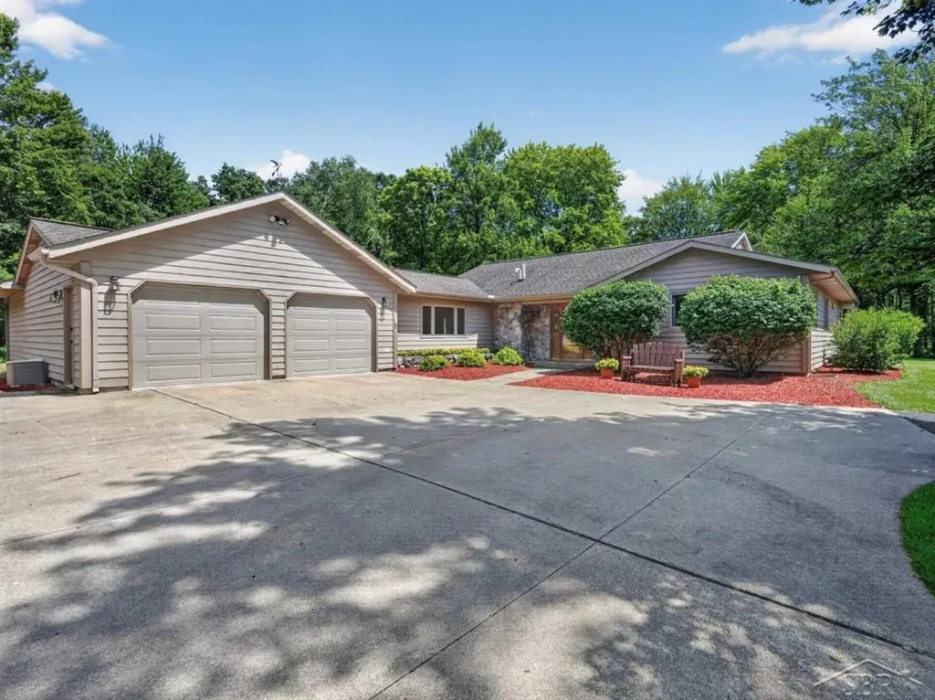 457 E Mier Road Lincoln Township MI 48657