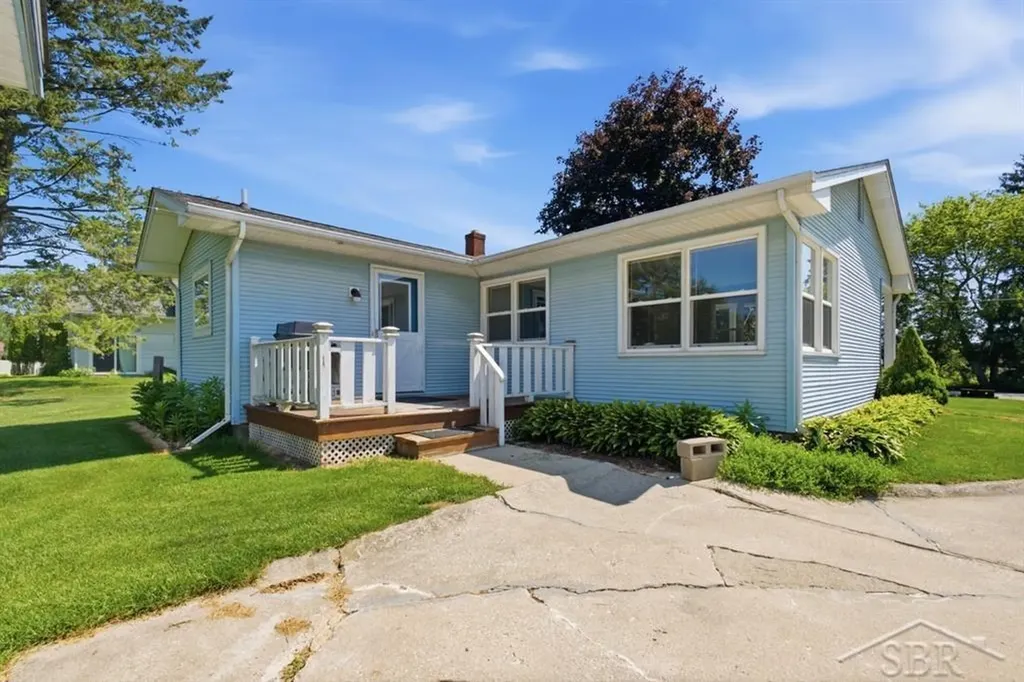4665 N River Road Thomas Township MI 48623