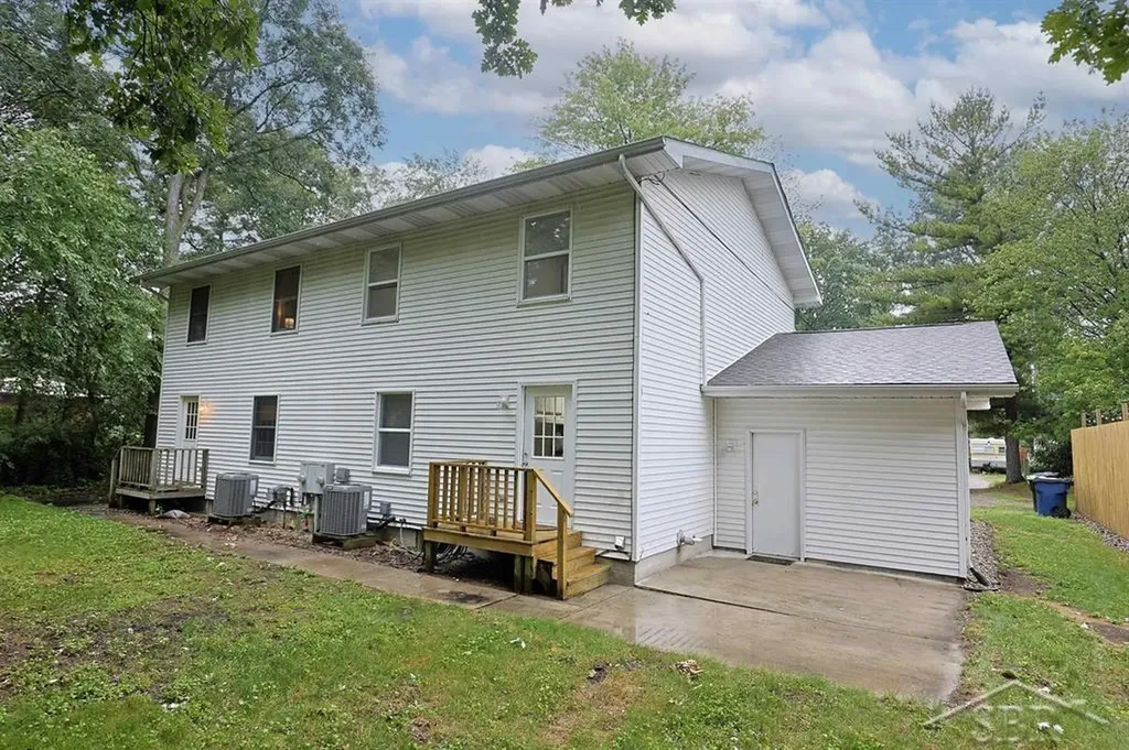 414/416 Willow Street Midland City MI 48642