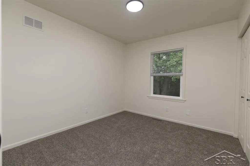 414/416 Willow Street Midland City MI 48642