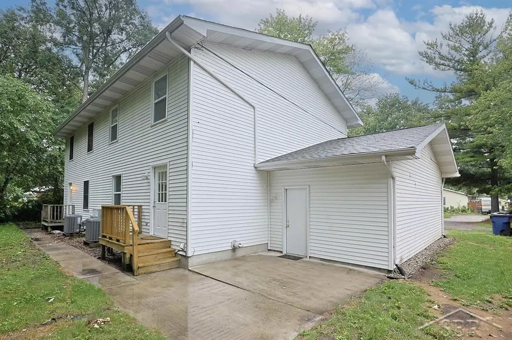 414/416 Willow Street Midland City MI 48642