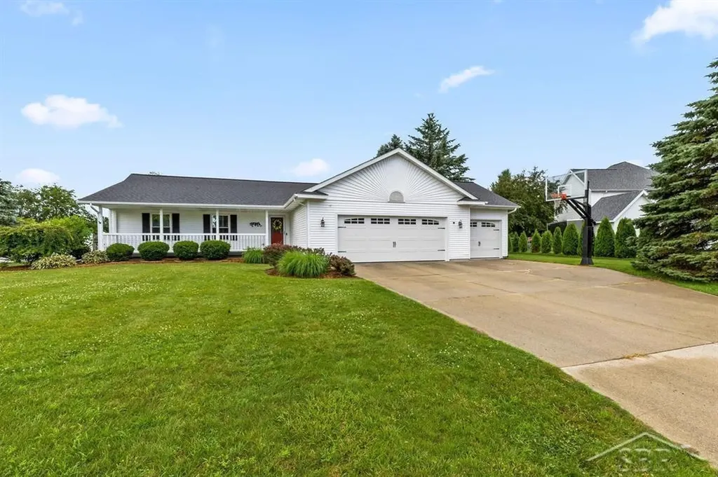 11169 Moorfield Drive Tittabawassee Township MI 48623