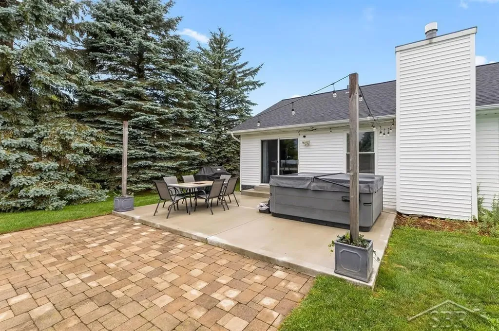 11169 Moorfield Drive Tittabawassee Township MI 48623