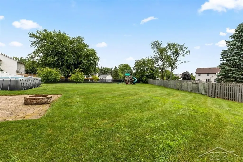 11169 Moorfield Drive Tittabawassee Township MI 48623