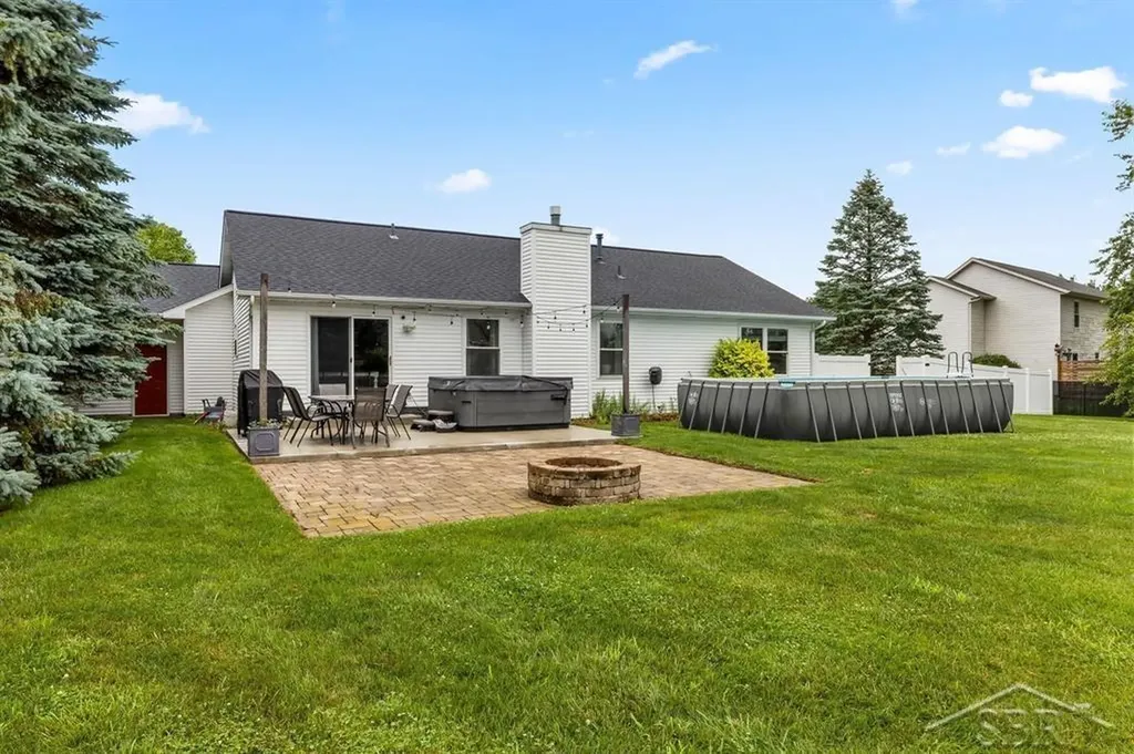 11169 Moorfield Drive Tittabawassee Township MI 48623