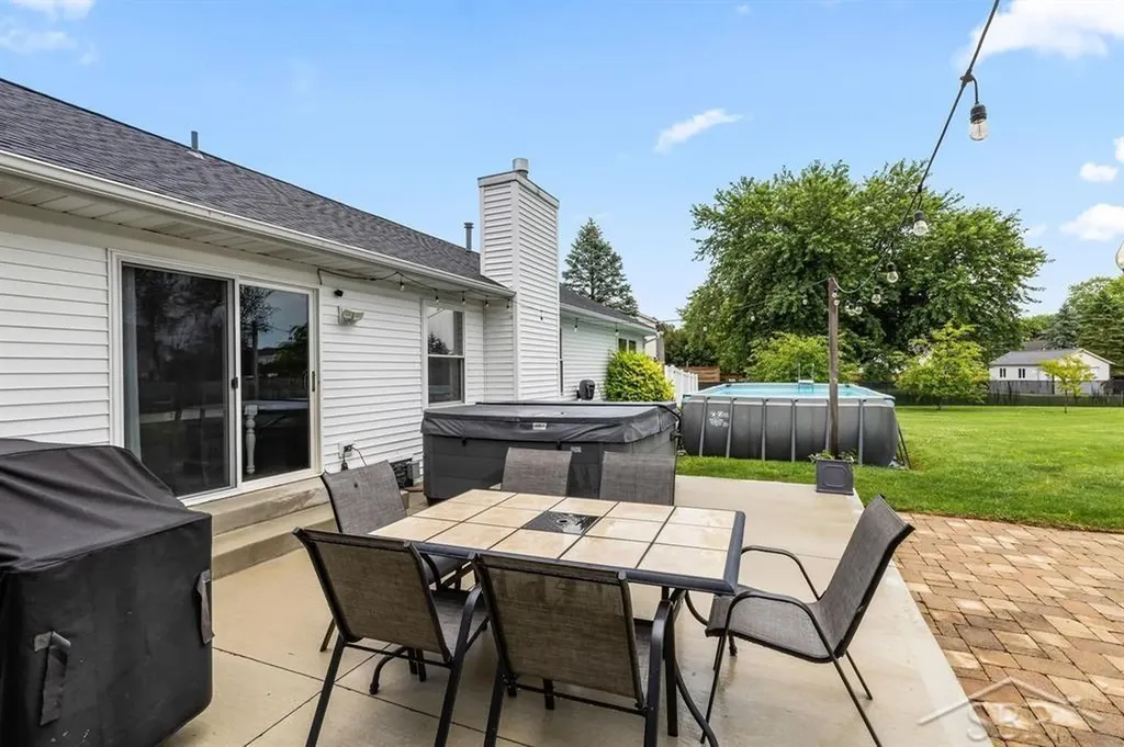 11169 Moorfield Drive Tittabawassee Township MI 48623