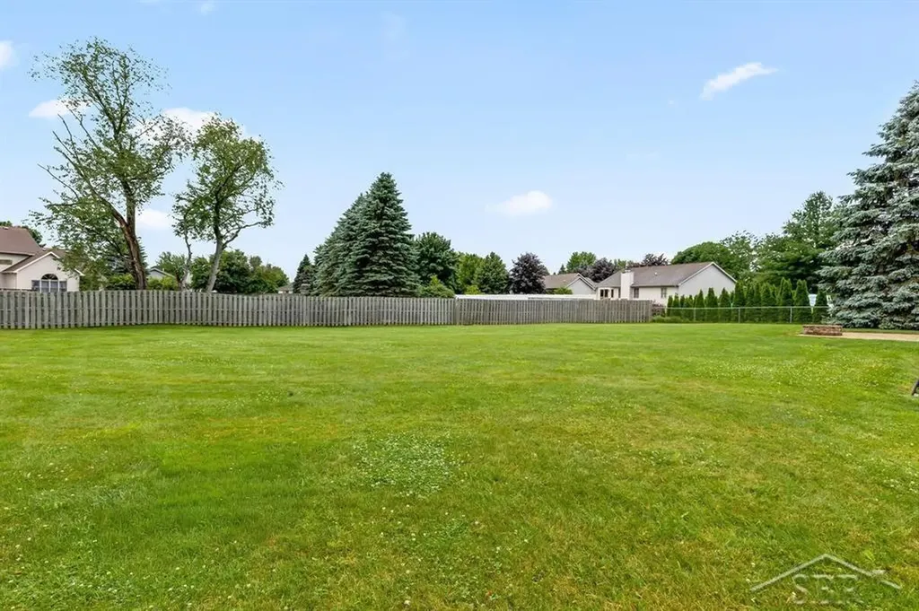 11169 Moorfield Drive Tittabawassee Township MI 48623