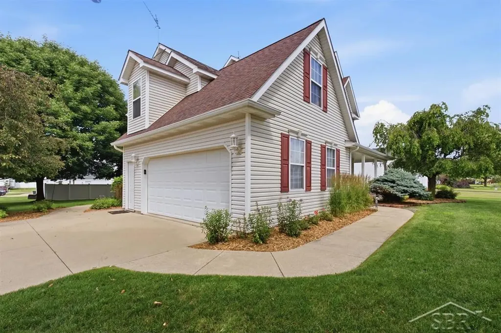 8297 Waxwing Drive Tittabawassee Township MI 48623