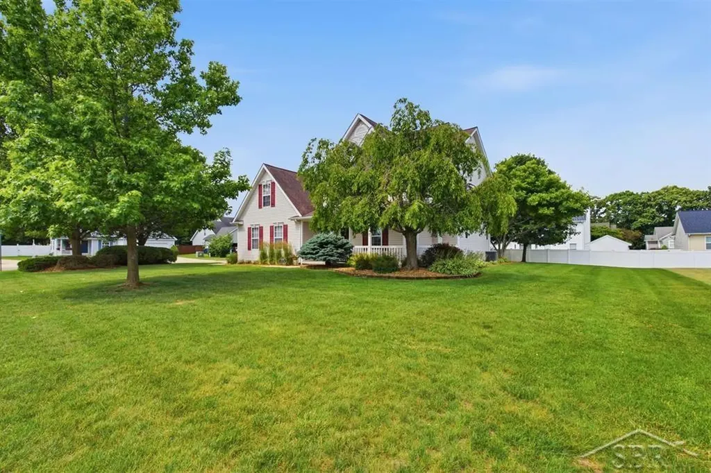 8297 Waxwing Drive Tittabawassee Township MI 48623
